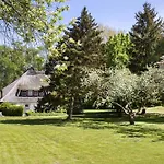Reetdachhaus Nahe Der Ostsee Mit Sauna Und Garten Hébergement de vacances *