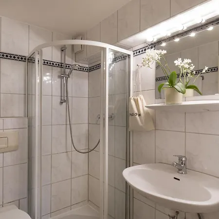 Reetdachhaus Nahe Der Ostsee Mit Sauna Und Garten Manhagen